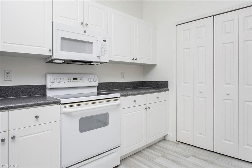 15191 Summit Place Cir, Naples, FL 34119-20