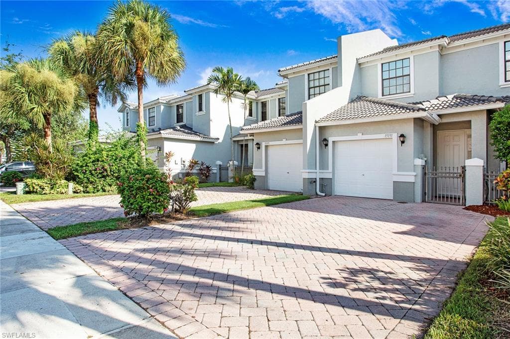 15191 Summit Place Cir, Naples, FL 34119-4
