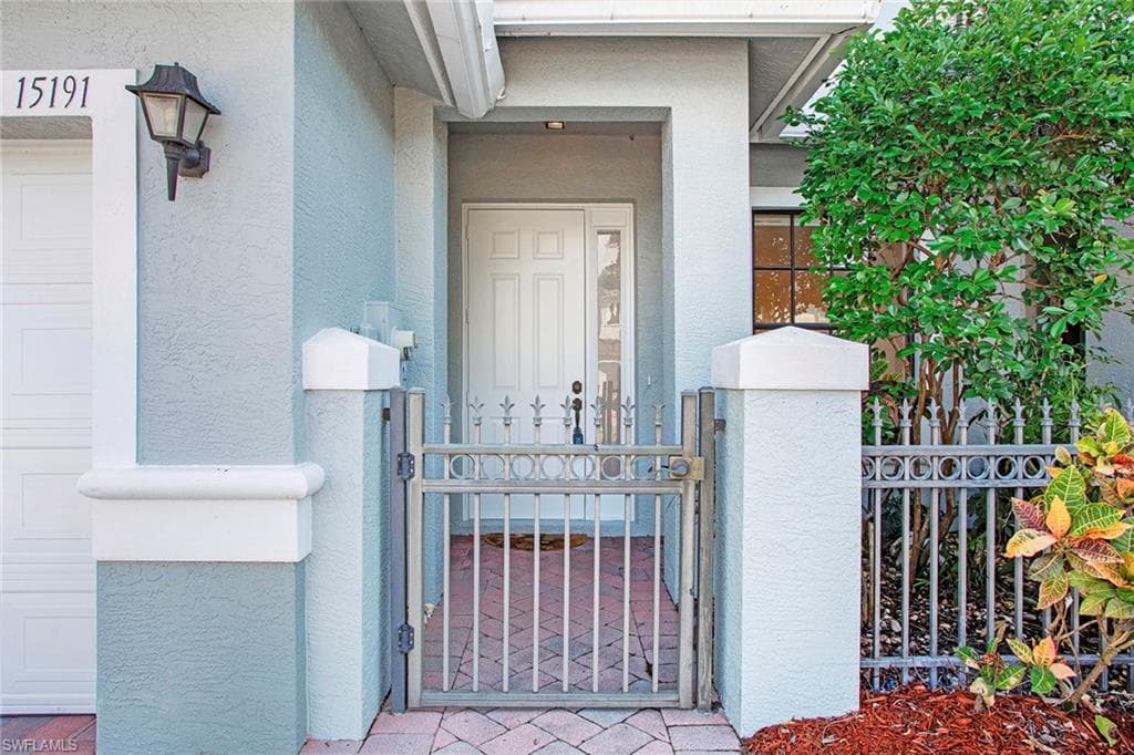 15191 Summit Place Cir, Naples, FL 34119-5
