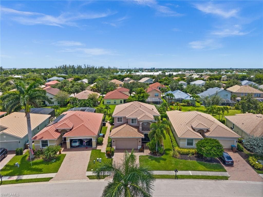 2524 Blackburn Cir, Cape Coral, FL 33991-1