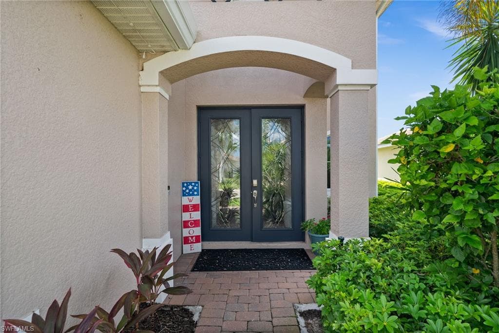 2524 Blackburn Cir, Cape Coral, FL 33991-5