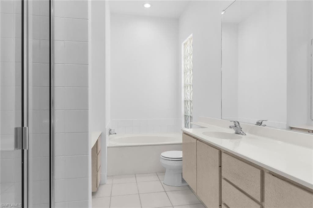 3850 Huelva Ct, Naples, FL 34109-19
