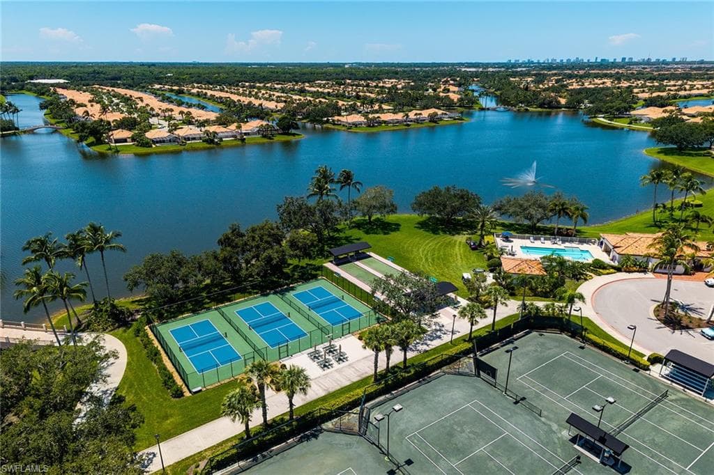 3850 Huelva Ct, Naples, FL 34109-48