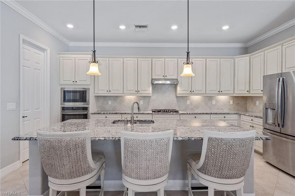 2846 Aviamar Cir, Naples, FL 34114-10