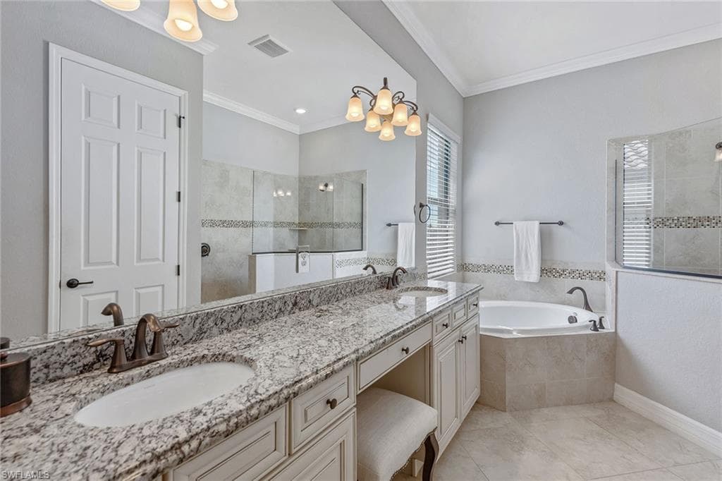 2846 Aviamar Cir, Naples, FL 34114-14
