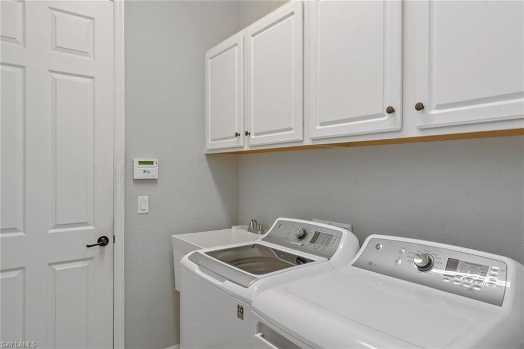 2846 Aviamar Cir, Naples, FL 34114-21