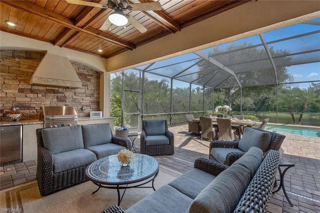 2846 Aviamar Cir, Naples, FL 34114-22