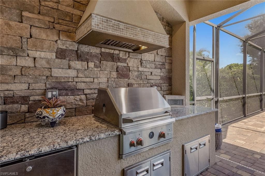 2846 Aviamar Cir, Naples, FL 34114-23