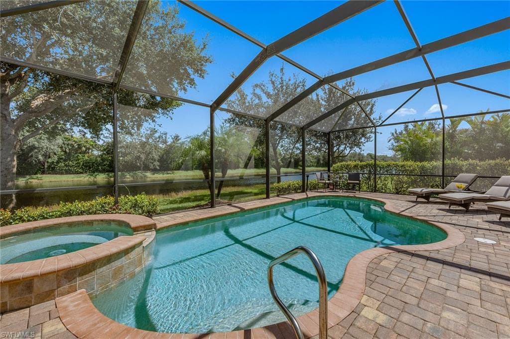 2846 Aviamar Cir, Naples, FL 34114-25