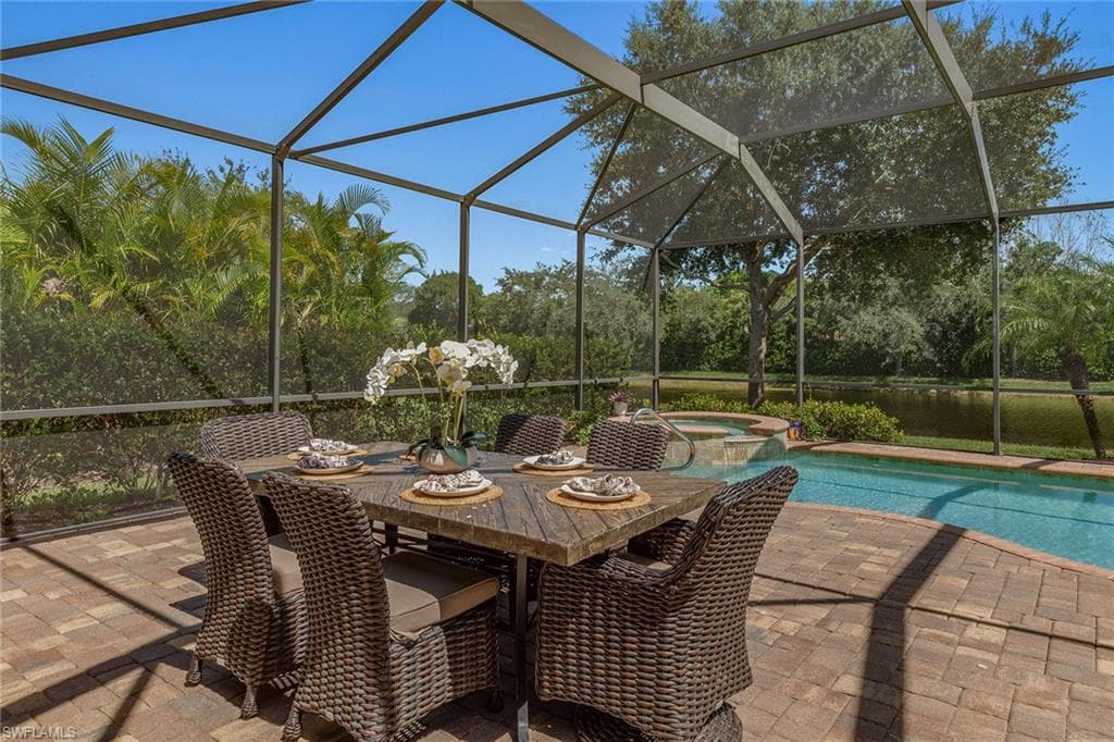 2846 Aviamar Cir, Naples, FL 34114-26