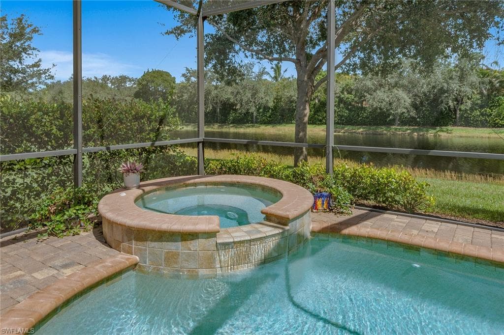 2846 Aviamar Cir, Naples, FL 34114-27