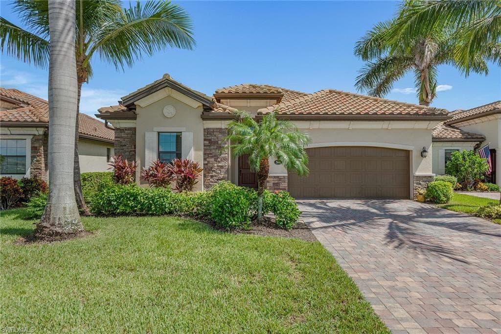 2846 Aviamar Cir, Naples, FL 34114-2