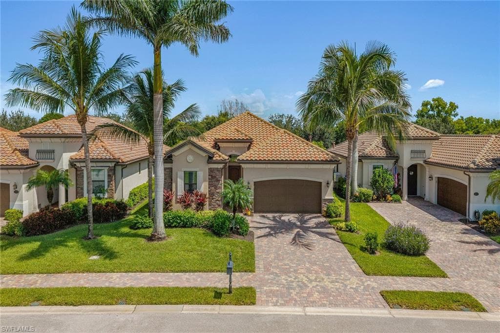 2846 Aviamar Cir, Naples, FL 34114-30