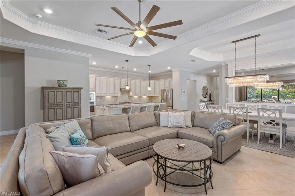 2846 Aviamar Cir, Naples, FL 34114-8