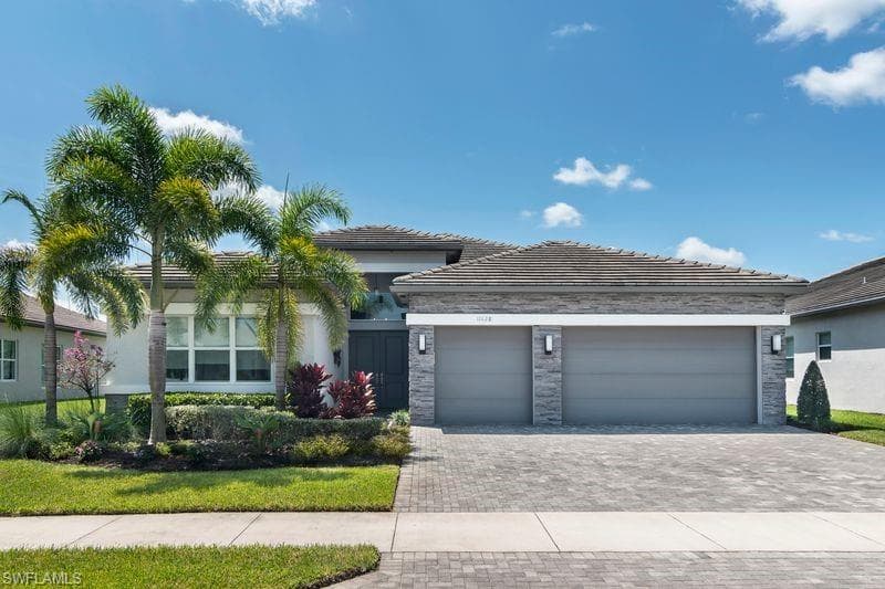 11628 Periwinkle Dr, Naples, FL 34120-3