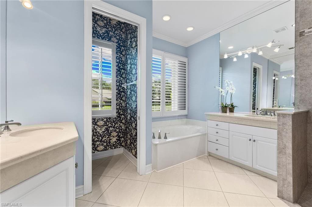 104 Via Napoli, Naples, FL 34105-23