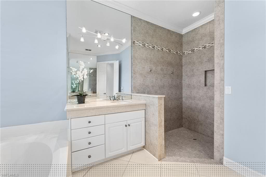 104 Via Napoli, Naples, FL 34105-24