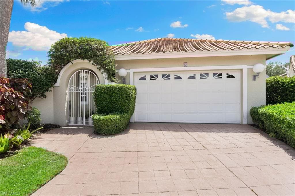 104 Via Napoli, Naples, FL 34105-7