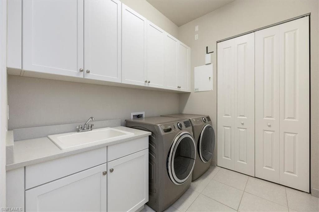 28648 Wharton Dr, Bonita Springs, FL 34135-26