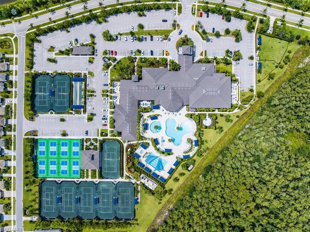 28648 Wharton Dr, Bonita Springs, FL 34135-40