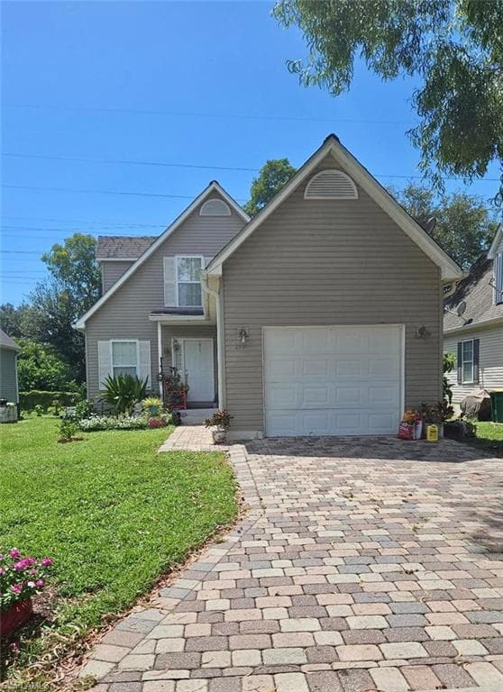 199 Leawood Cir, Naples, FL 34104-1
