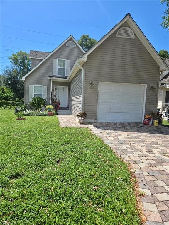 199 Leawood Cir, Naples, FL 34104-3