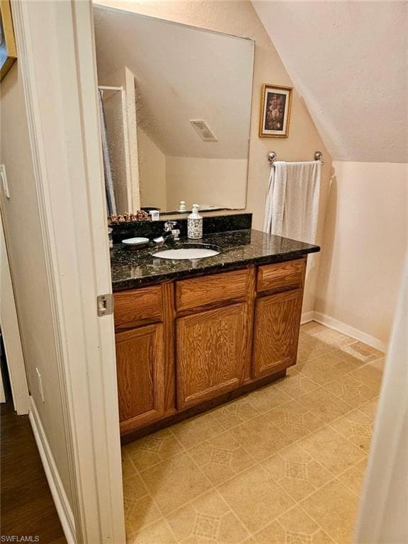 199 Leawood Cir, Naples, FL 34104-6
