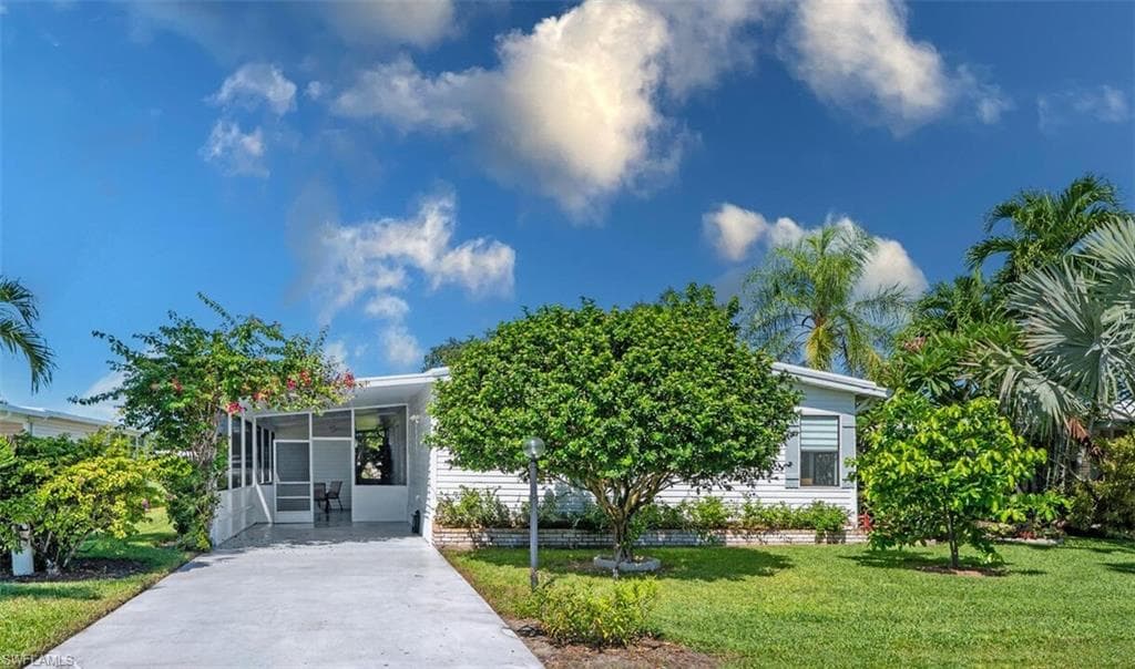 105 Calais Ct, Naples, FL 34112-21
