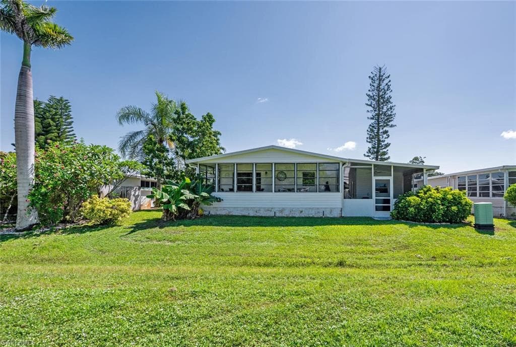 105 Calais Ct, Naples, FL 34112-23