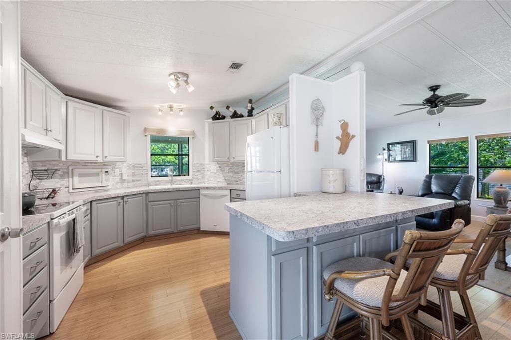 105 Calais Ct, Naples, FL 34112-4