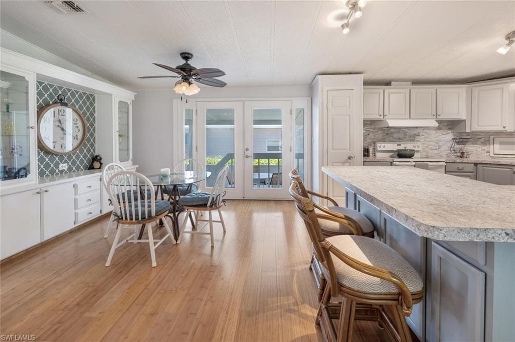 105 Calais Ct, Naples, FL 34112-7