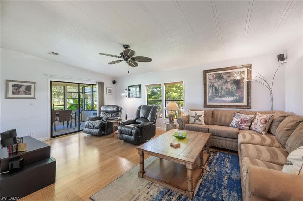 105 Calais Ct, Naples, FL 34112-8
