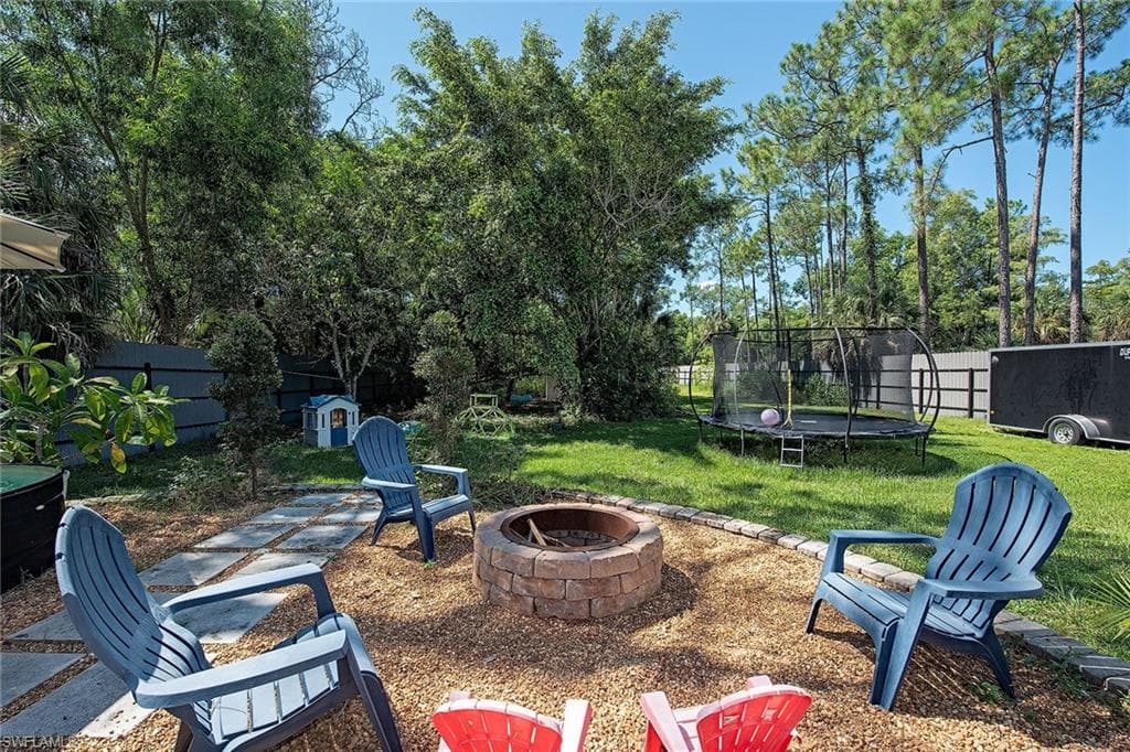 5960 Bur Oaks Ln, Naples, FL 34119-3