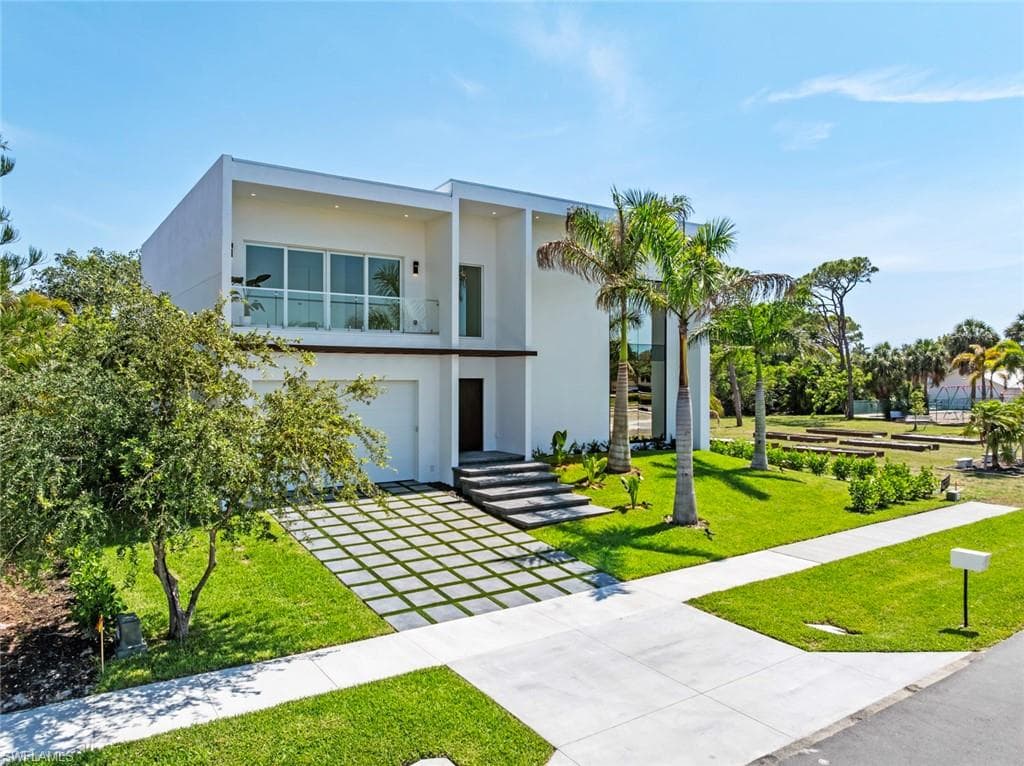 1135 Bluebird Ave, Marco Island, FL 34145-9