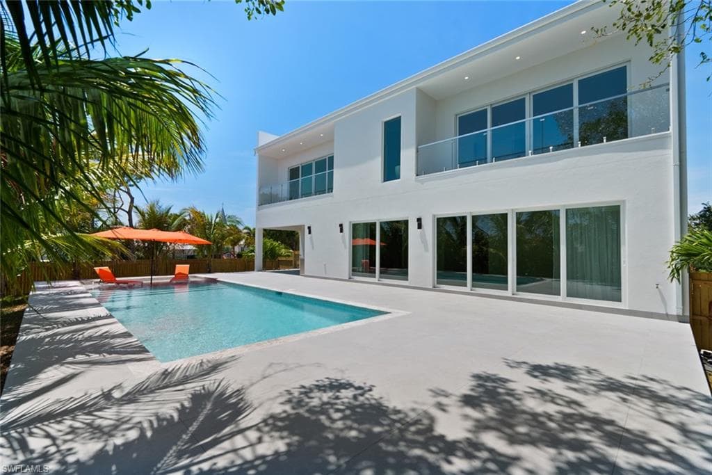 1135 Bluebird Ave, Marco Island, FL 34145-10