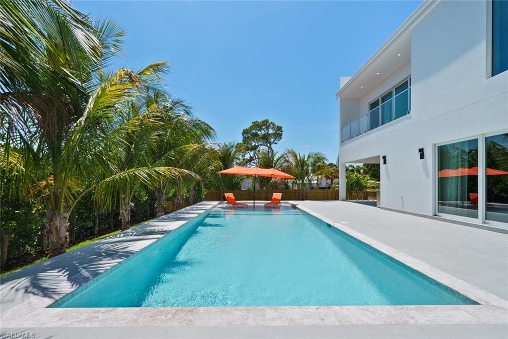 1135 Bluebird Ave, Marco Island, FL 34145-12