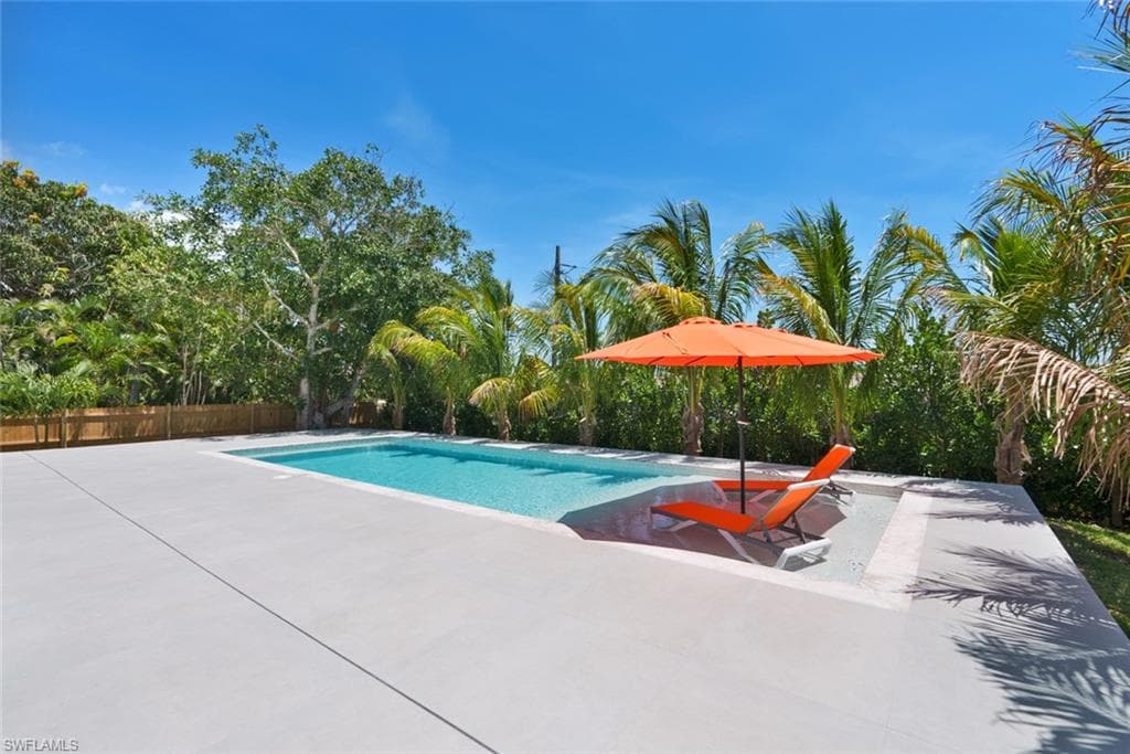 1135 Bluebird Ave, Marco Island, FL 34145-14