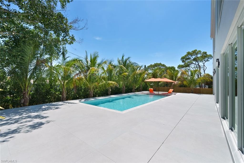 1135 Bluebird Ave, Marco Island, FL 34145-15