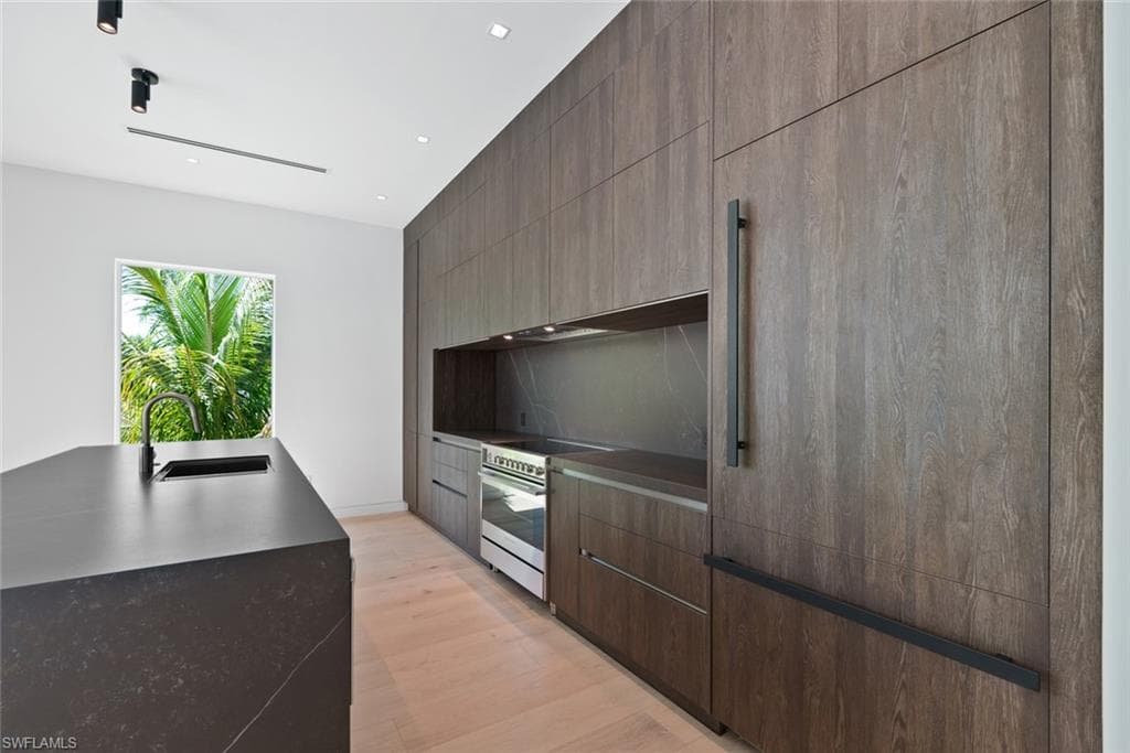 1135 Bluebird Ave, Marco Island, FL 34145-28