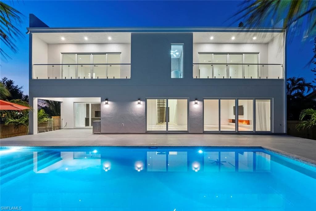 1135 Bluebird Ave, Marco Island, FL 34145-2