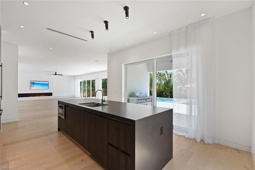 1135 Bluebird Ave, Marco Island, FL 34145-31