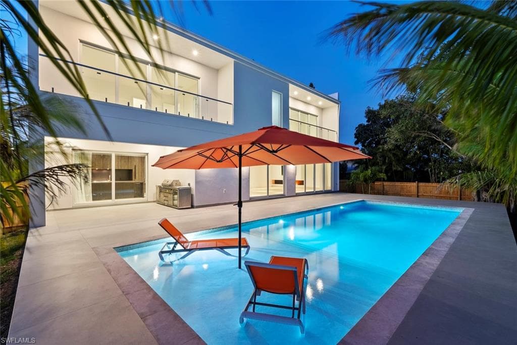 1135 Bluebird Ave, Marco Island, FL 34145-3