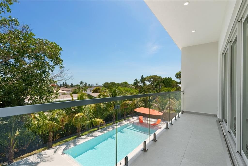 1135 Bluebird Ave, Marco Island, FL 34145-39