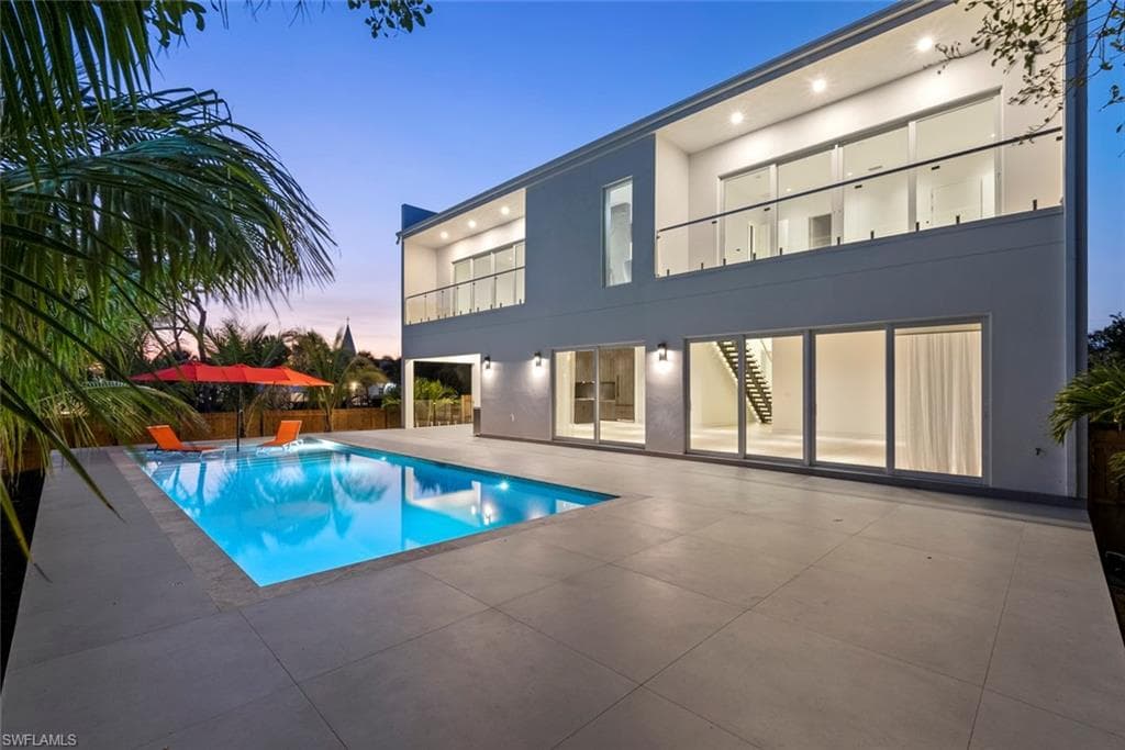 1135 Bluebird Ave, Marco Island, FL 34145-4
