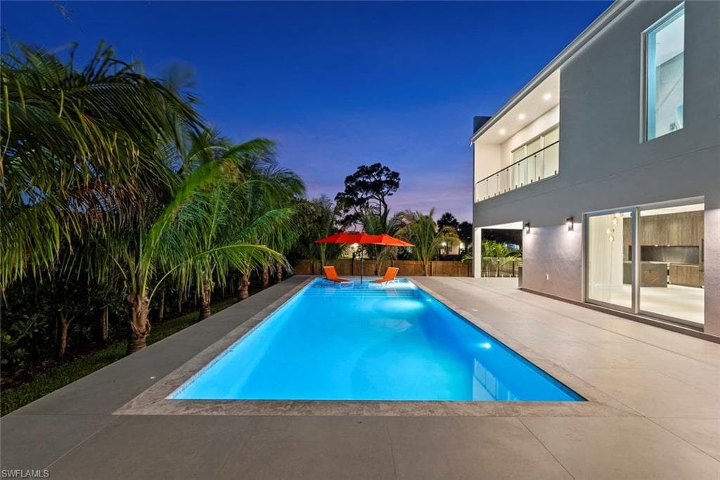 1135 Bluebird Ave, Marco Island, FL 34145-4