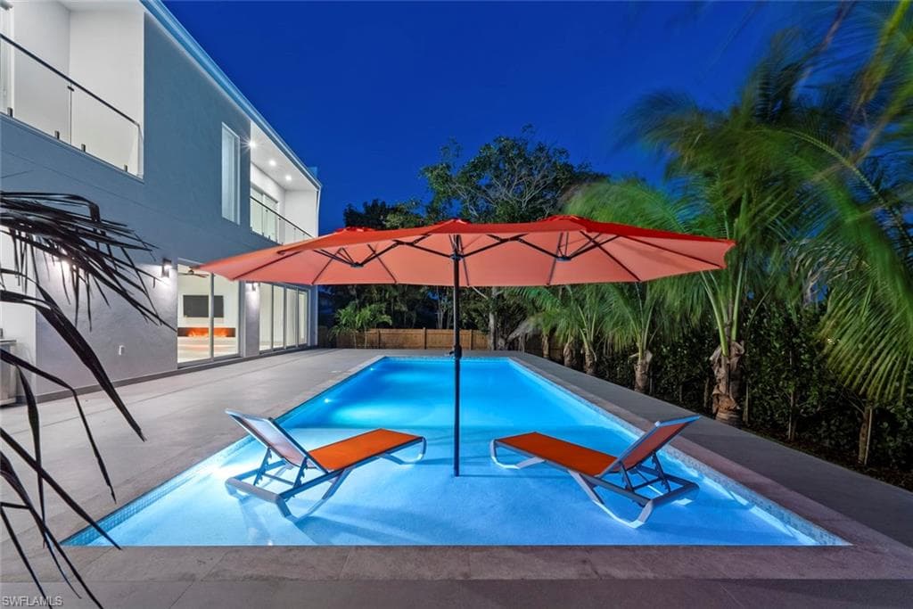 1135 Bluebird Ave, Marco Island, FL 34145-6