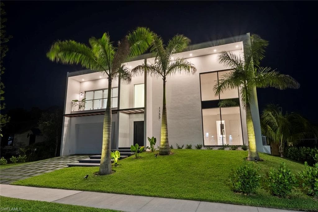 1135 Bluebird Ave, Marco Island, FL 34145-7