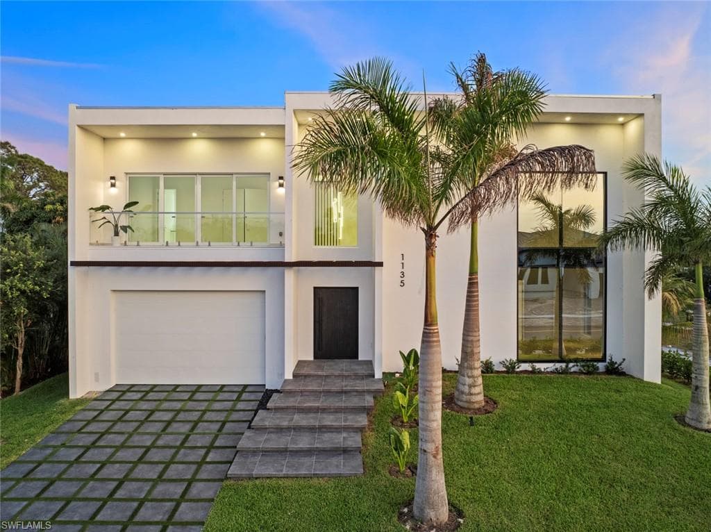 1135 Bluebird Ave, Marco Island, FL 34145-8