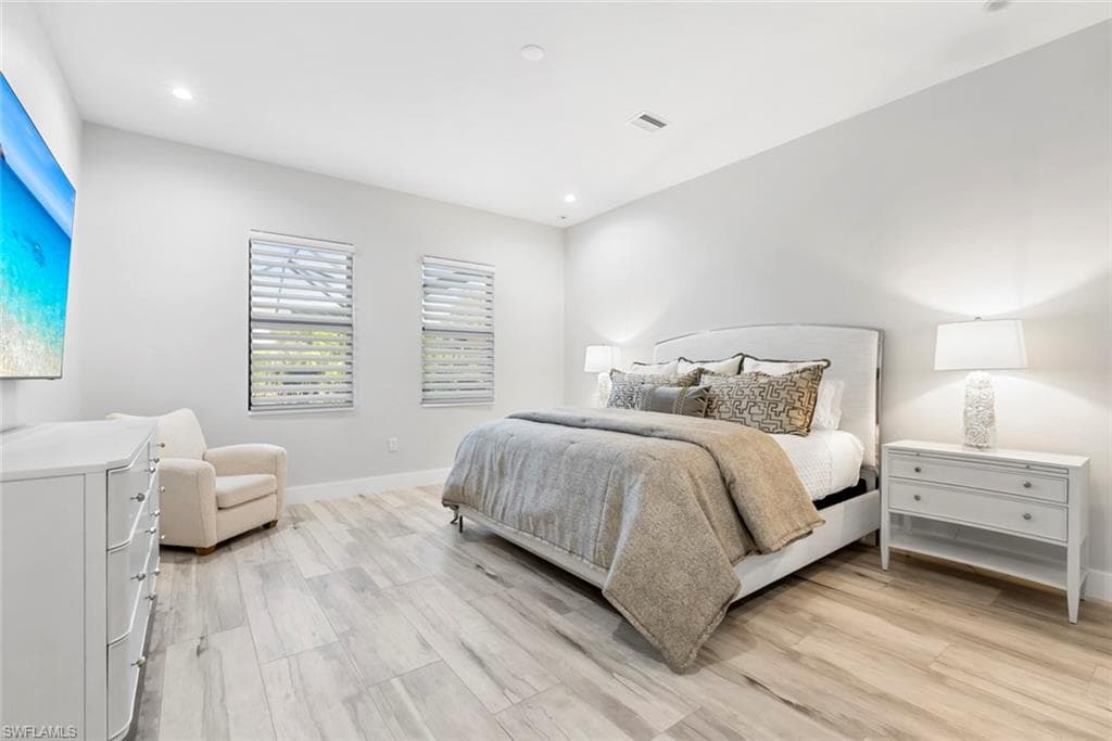 9974 Winterview Dr, Naples, FL 34109-30