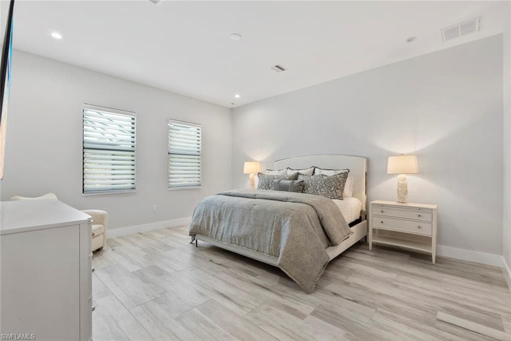 9974 Winterview Dr, Naples, FL 34109-31